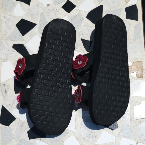 π 3 for $15 Deal! πWonder Nation black flip flop with pink flowers 3 - Picture 4 of 5
